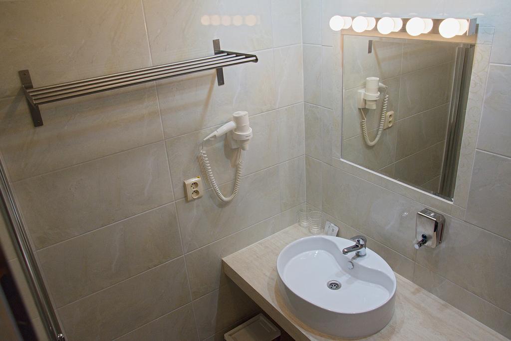 Penzion Astra Piestany Bagian luar foto